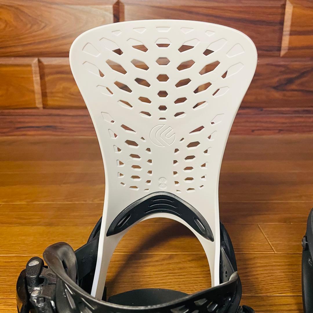 超美品 23-24 モデル FLUX PR スノーボードビンディング M 白／黒