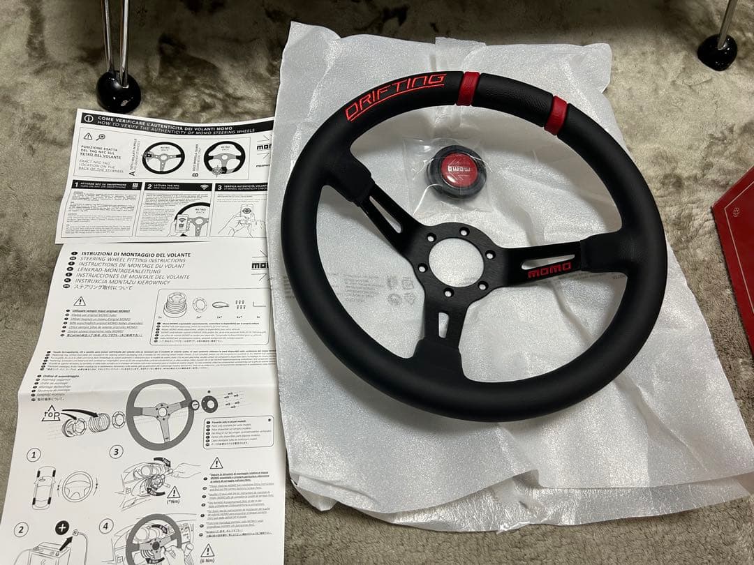 【新品未使用】momo DRIFTING ステアリング 本体 φ33 RED