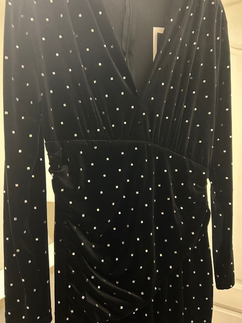 シャイニーベルベットミディ丈ワンピース