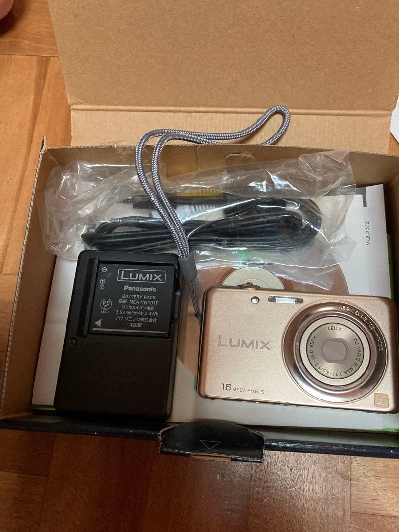 デジタルカメラ Panasonic LUMIX DMC-FH7