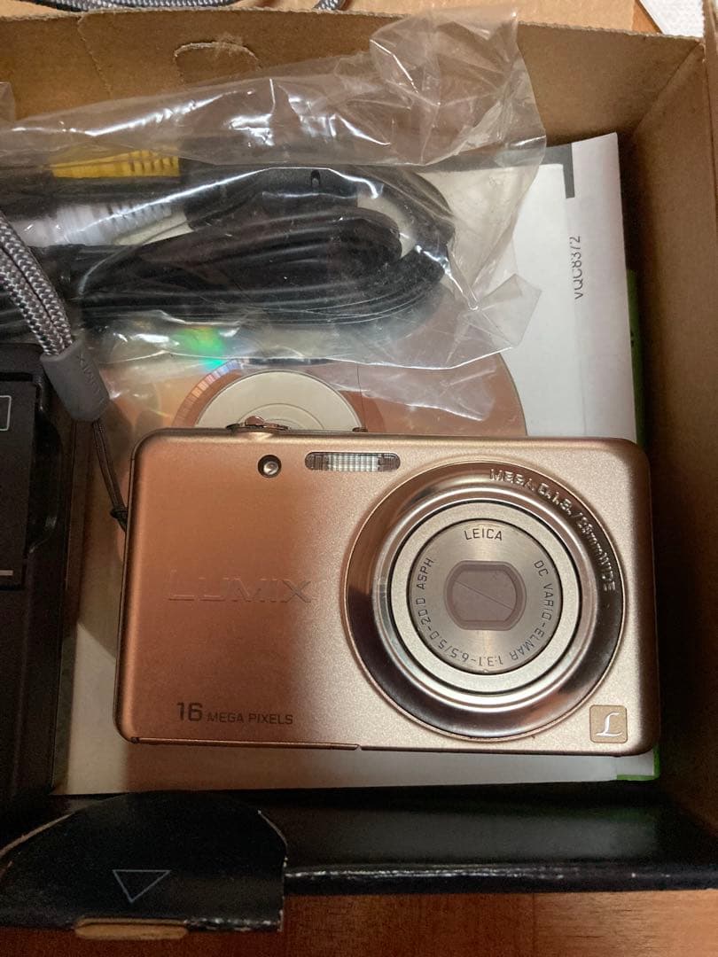 デジタルカメラ Panasonic LUMIX DMC-FH7