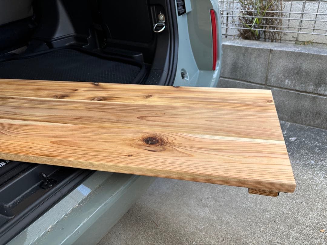 新型シエンタ10系専用 ラゲッジボード 杉無垢材 車中泊テーブル