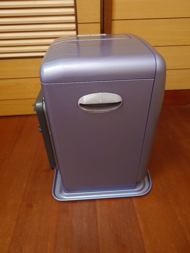 １番小さなタイプのダイニチ 石油ブルーヒーター。