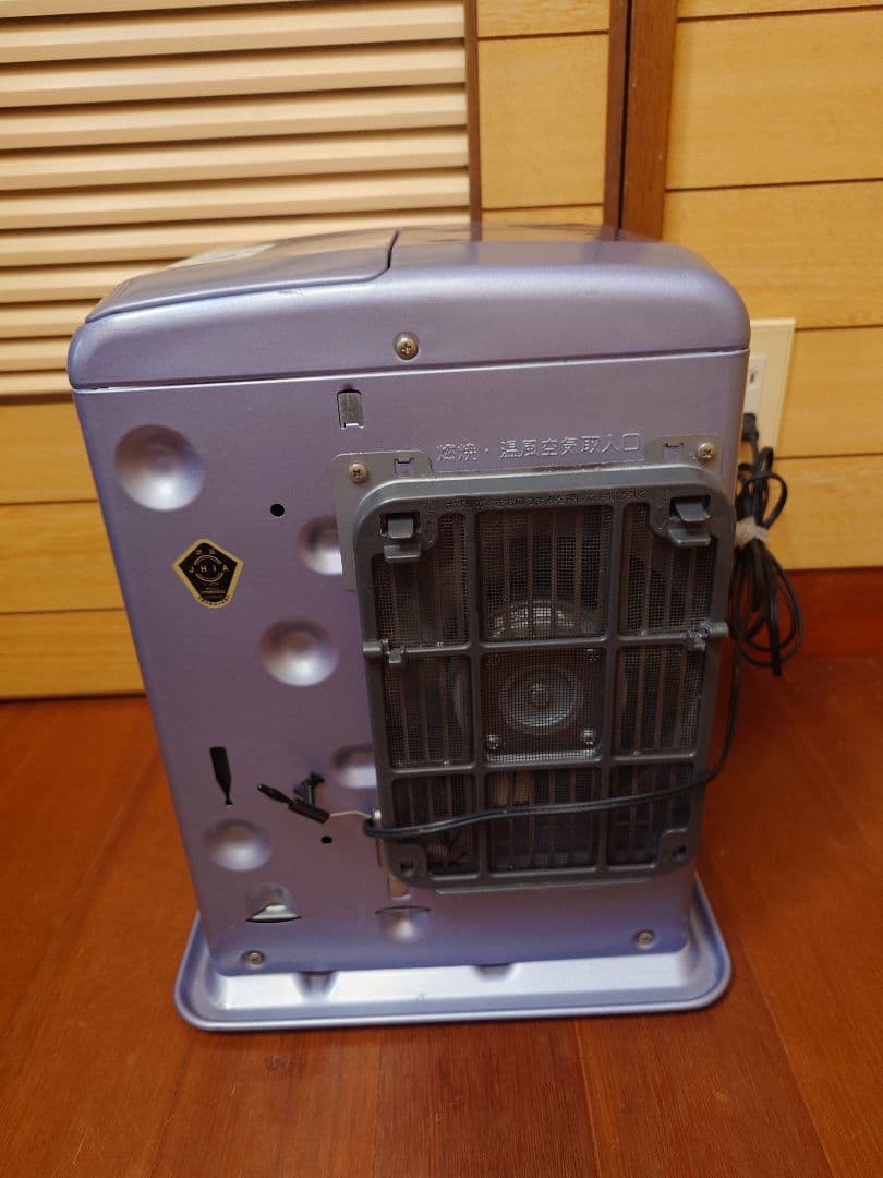 １番小さなタイプのダイニチ 石油ブルーヒーター。