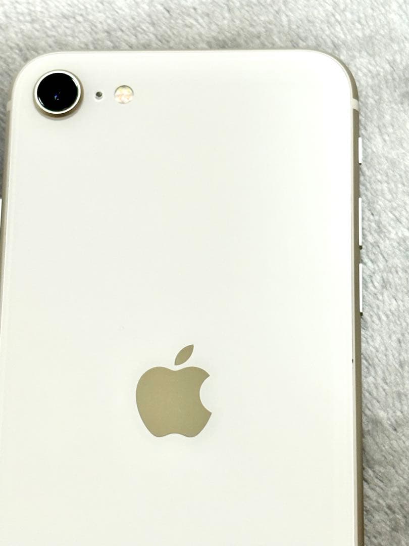 【美品】Apple iPhone SE第3世代本体StarlightSIMフリー