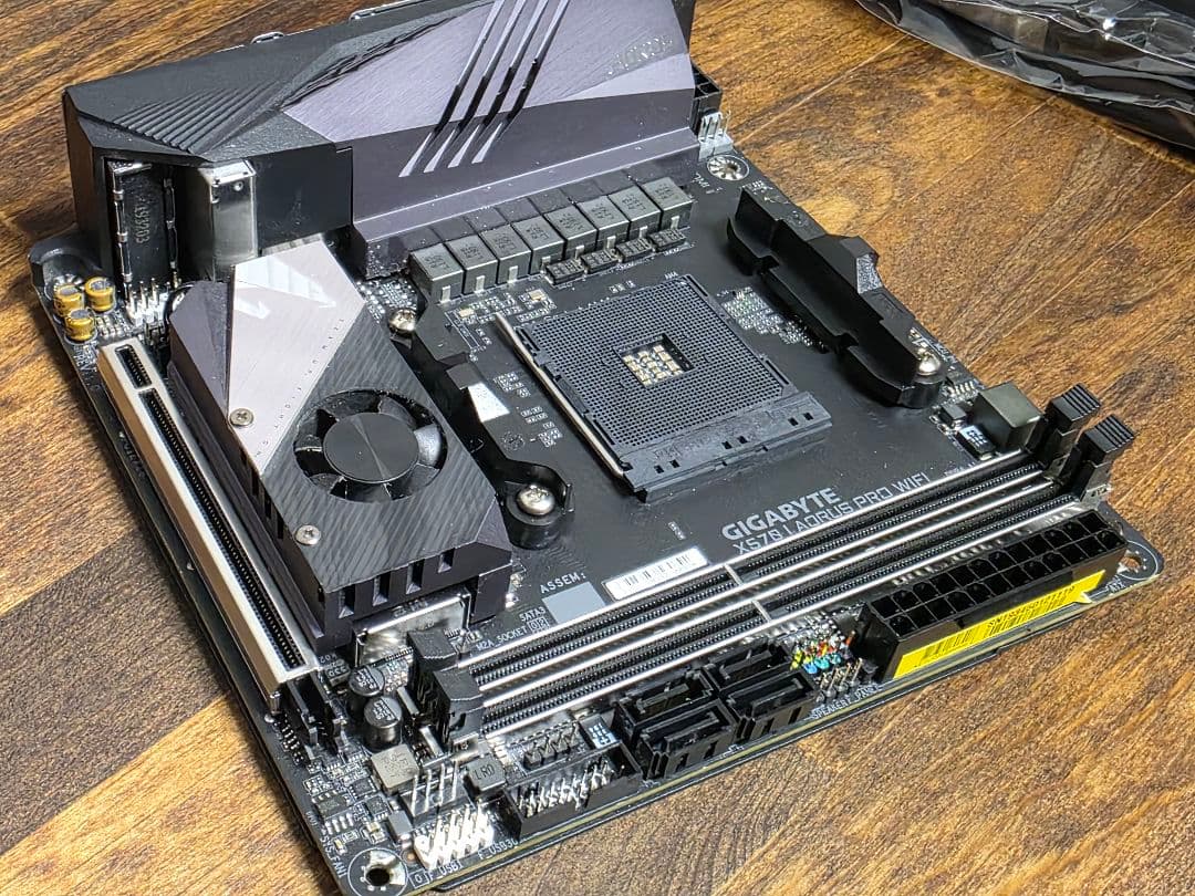 マザーボード GIGABYTE X570 I AORUS PRO WIFI Mini-ITX