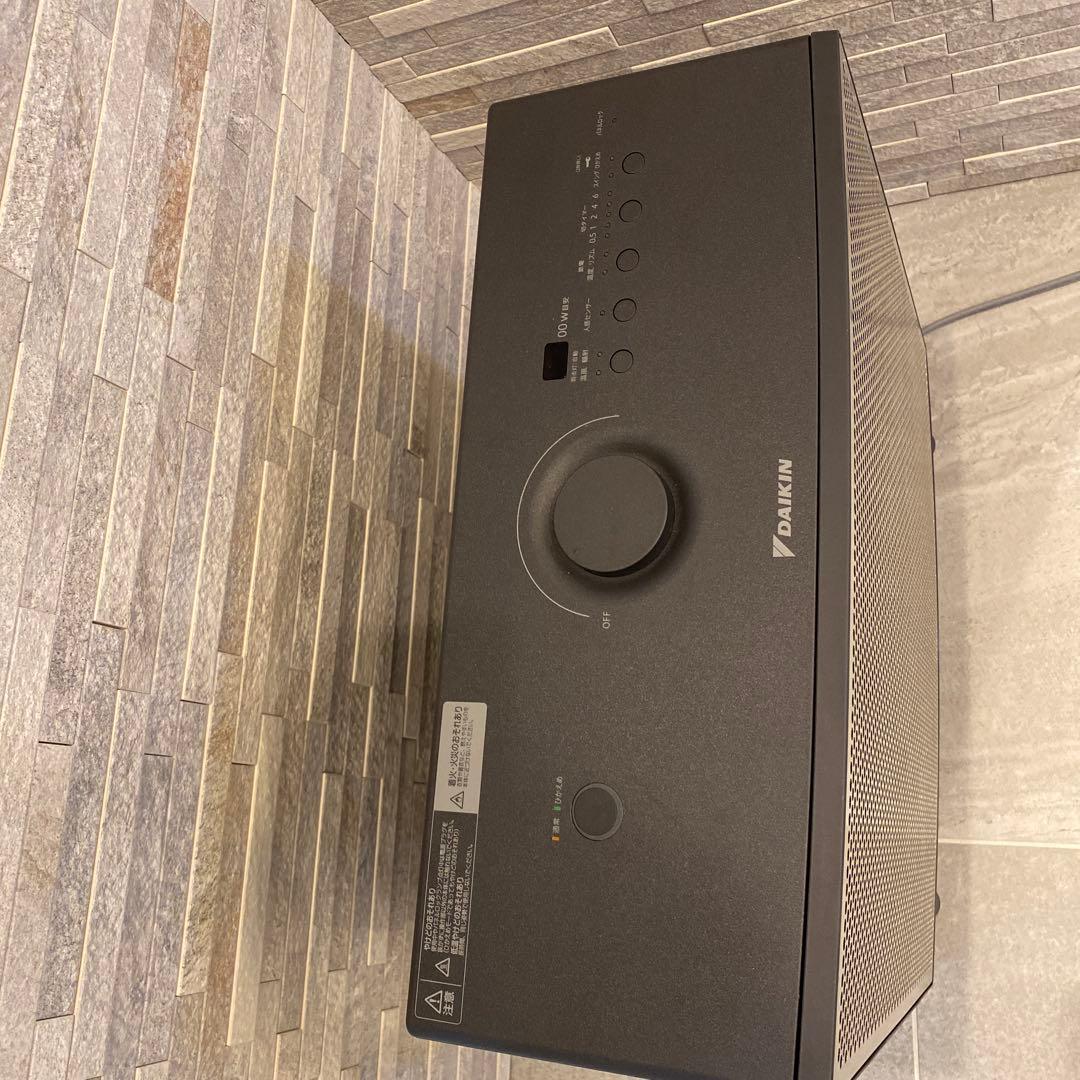 ダイキン WRH135AS-H 遠赤外線ストーブ　ハイブリッドセラムヒート