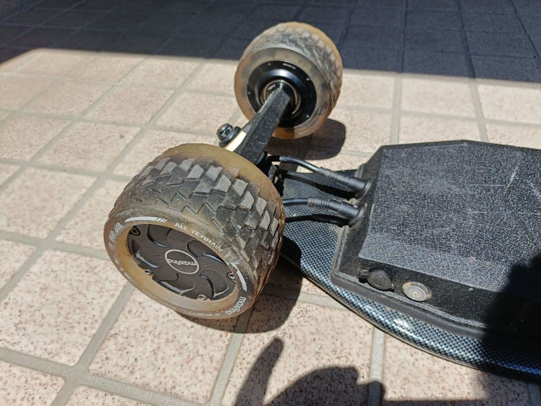 maxfind 電動スケボー オフロードタイヤ付き