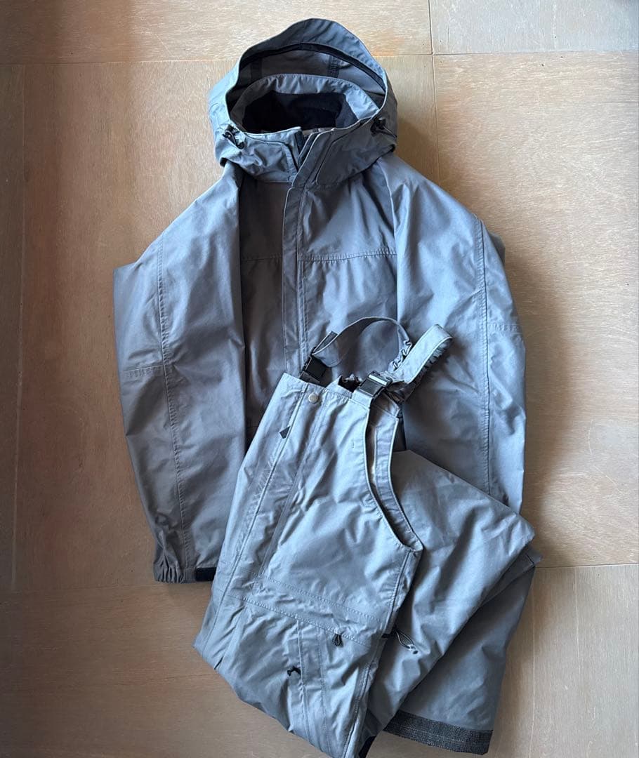 Green clothing スノボウェア