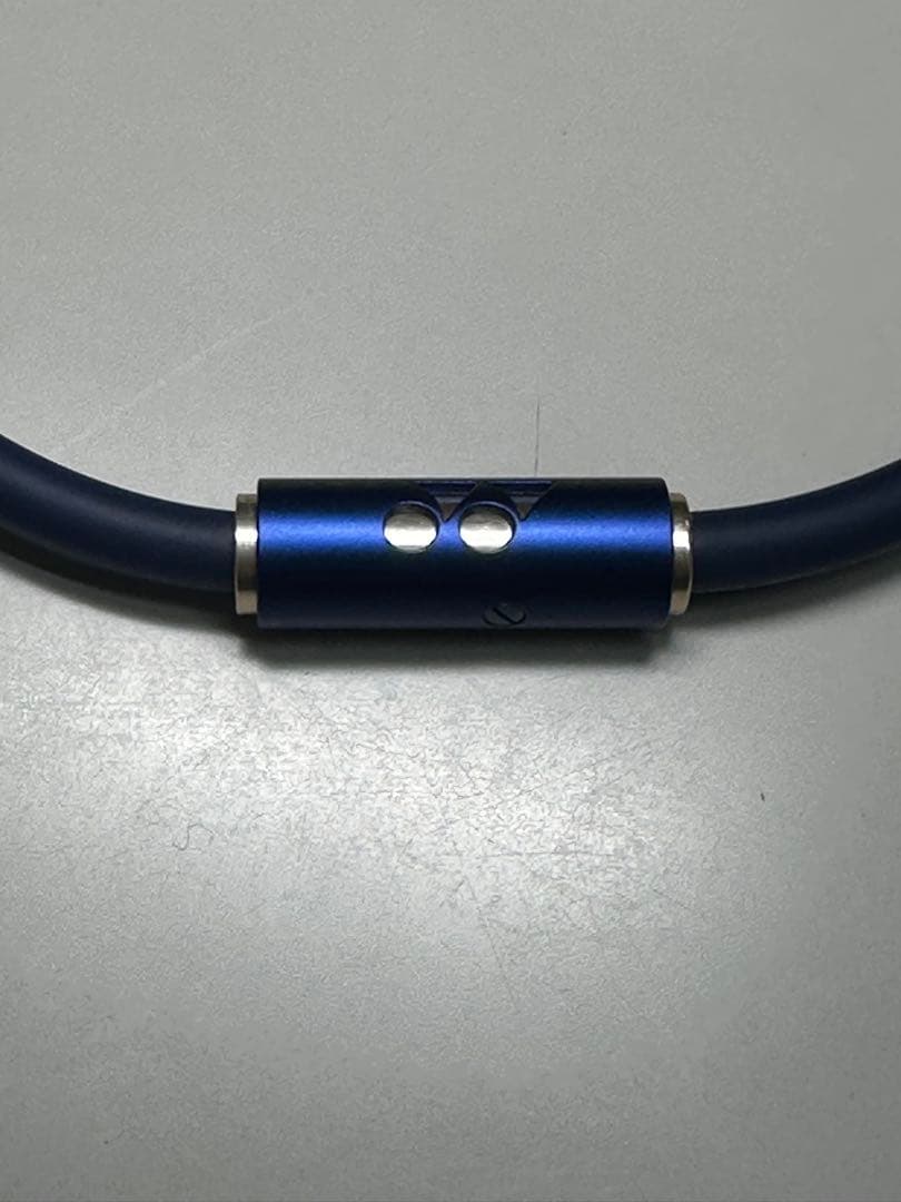 【直営限定色】V4パワーネックレスネオプラスYOX00024 ネイビー/ゴールド