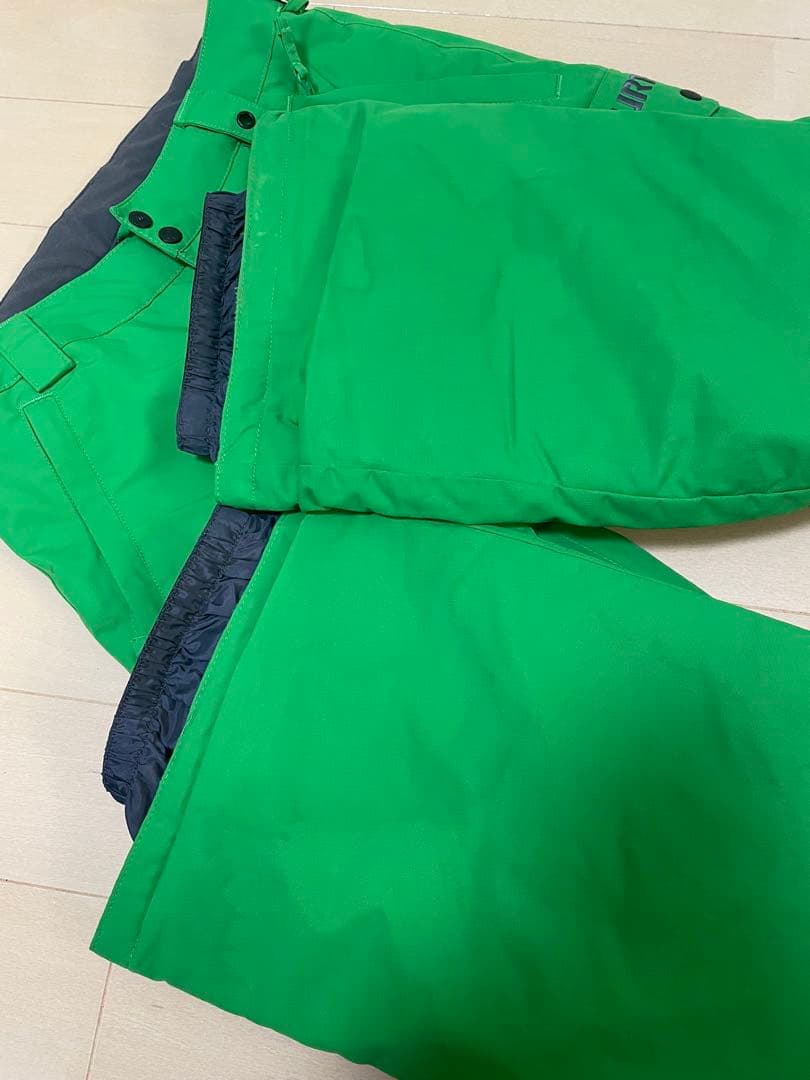 バートン　キッズ　迷彩フード付きウェアと緑色パンツセット