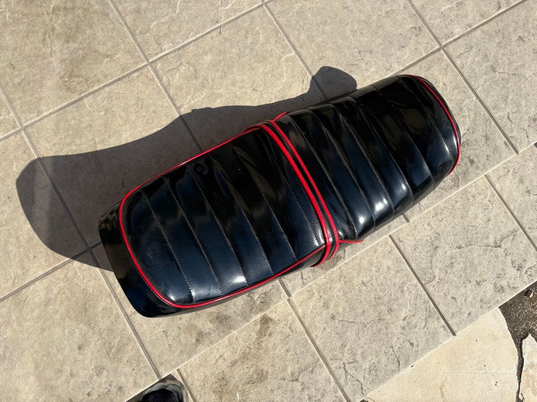 CB250N CB400N ホークIII タックロールシート 黒×赤パイピング