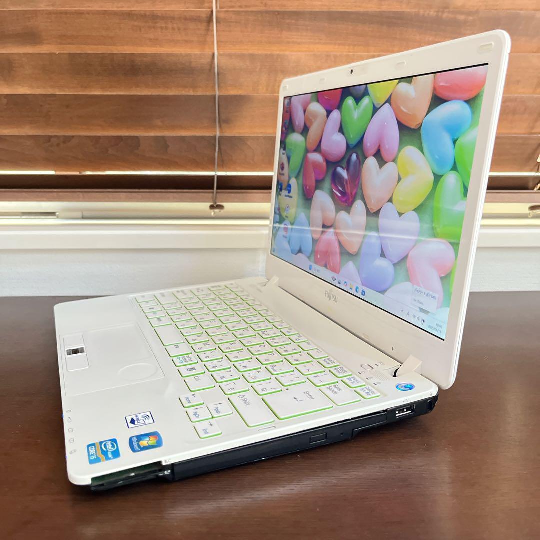 カメラ付PC✨ノートパソコン　windows11✨オフィス付き✨小型　軽量