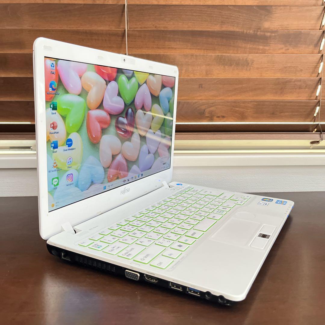 カメラ付PC✨ノートパソコン　windows11✨オフィス付き✨小型　軽量