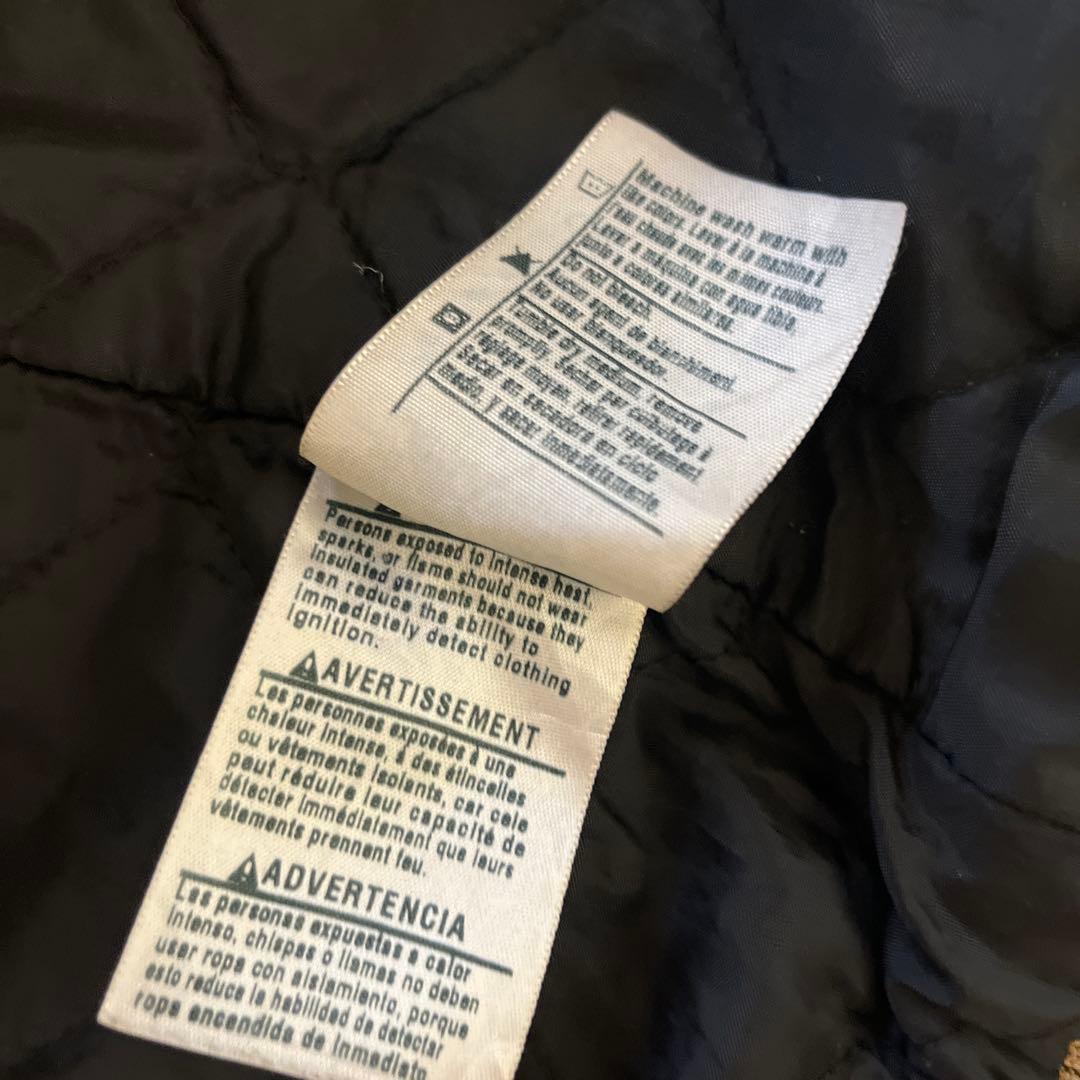 Carhartt ベージュダイヤモンドキィルティング フード付きジャケット