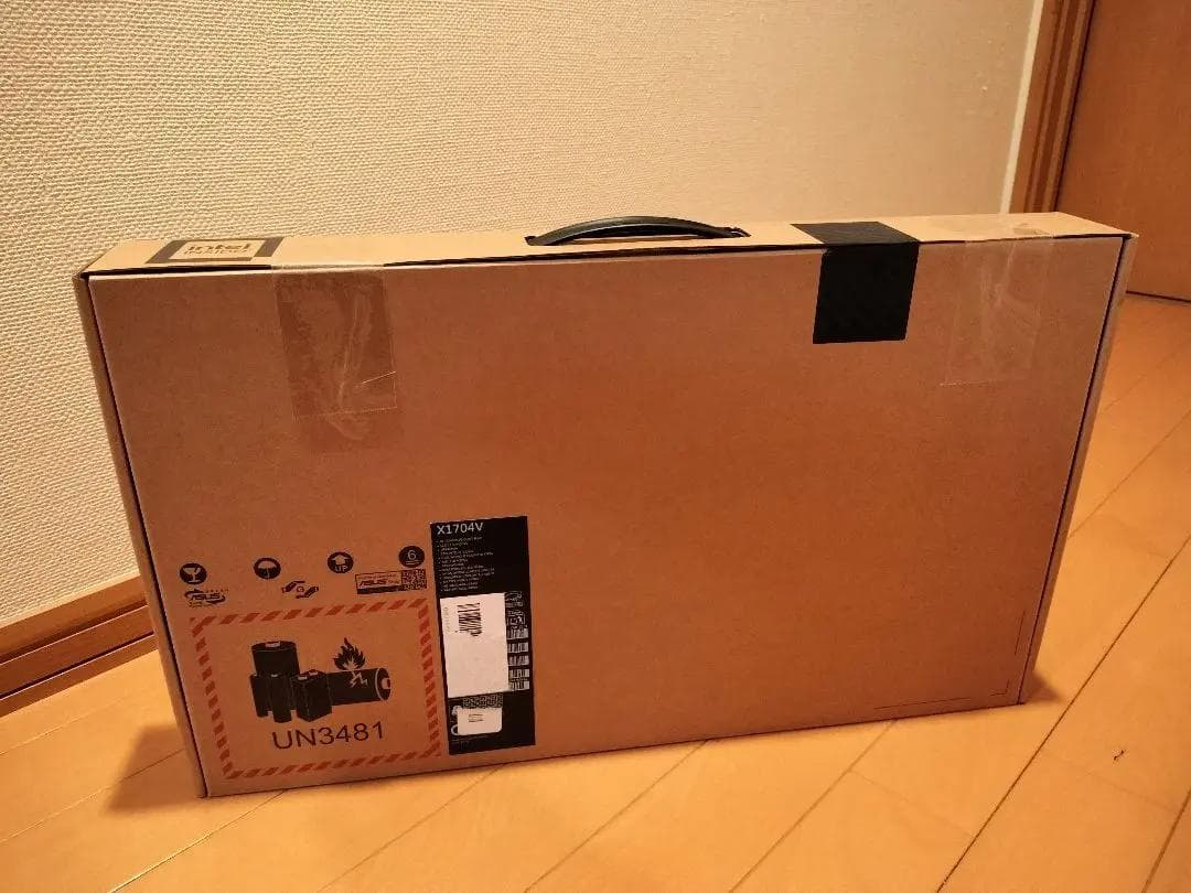 Asus vivobook X1704VA 17.3型ディスプレイ