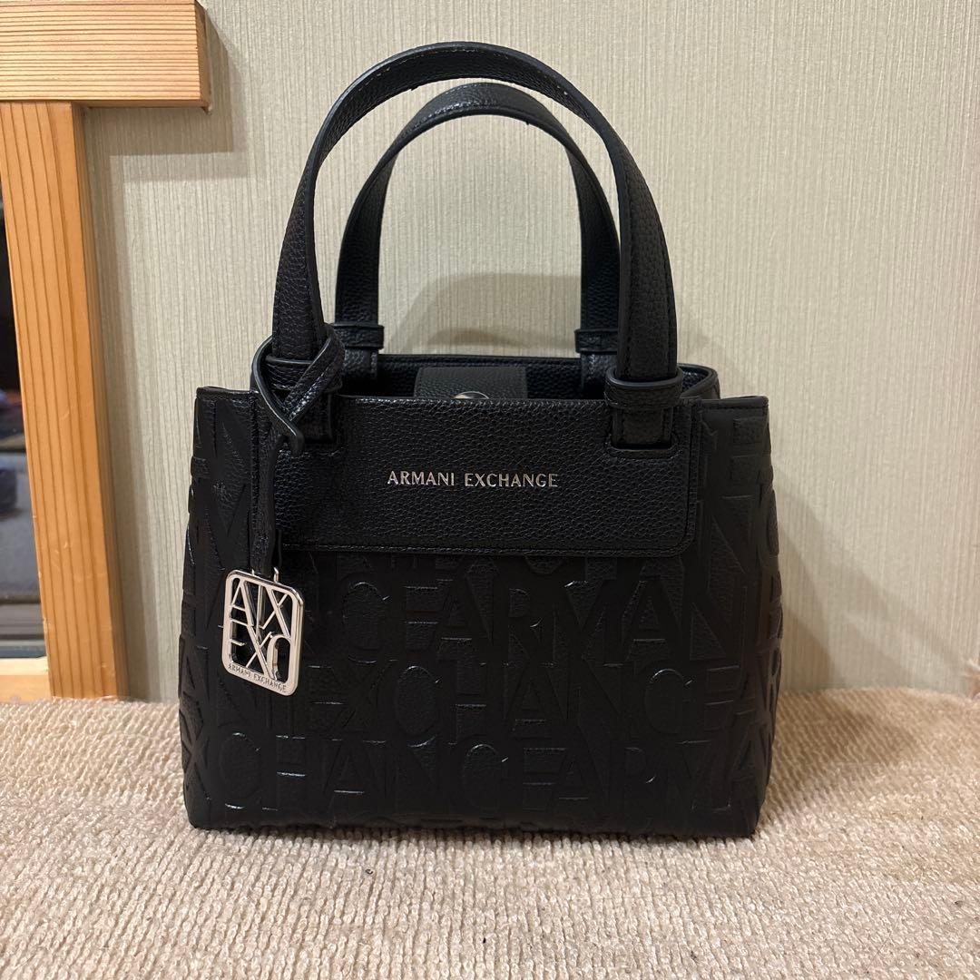 オールオーバーエンボスロゴ ミニハンドバッグ（グレイン）（EC限定カラー）