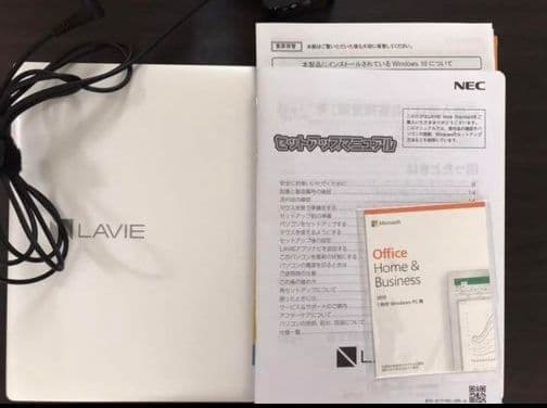 ノートパソコン　LAVIE 白