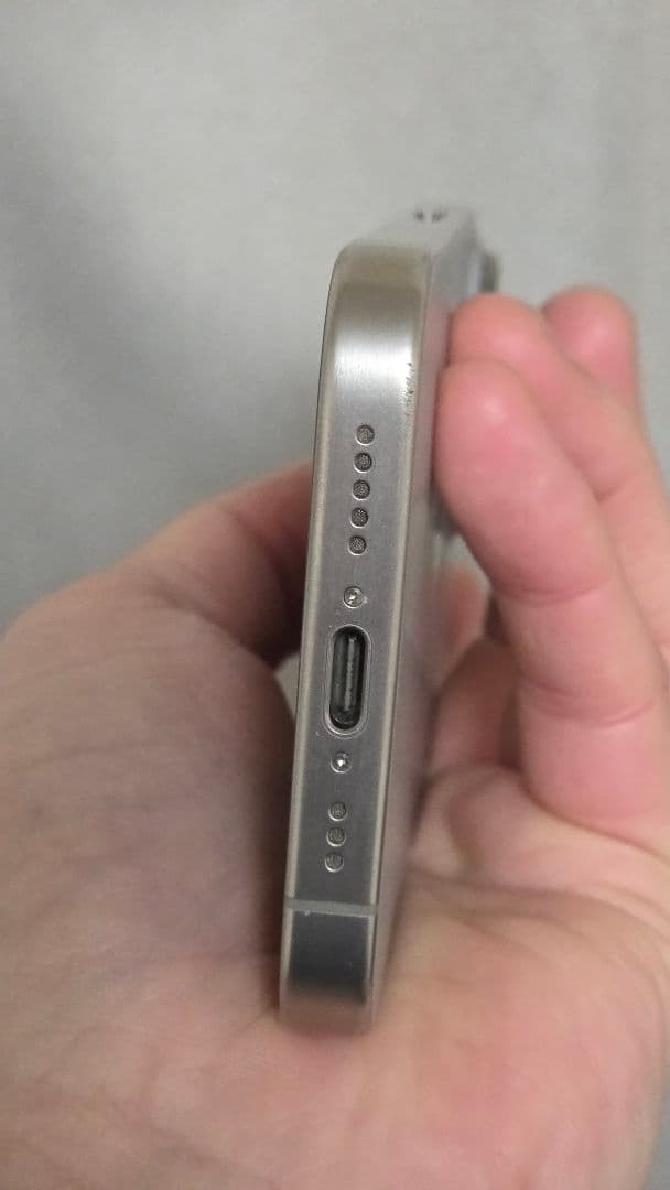 iPhone15Pro 256GB ナチュラルチタニウム SIMフリーケース付き