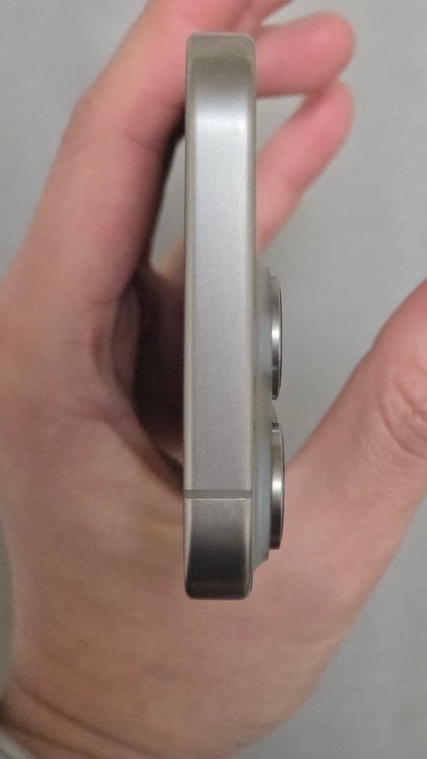 iPhone15Pro 256GB ナチュラルチタニウム SIMフリーケース付き