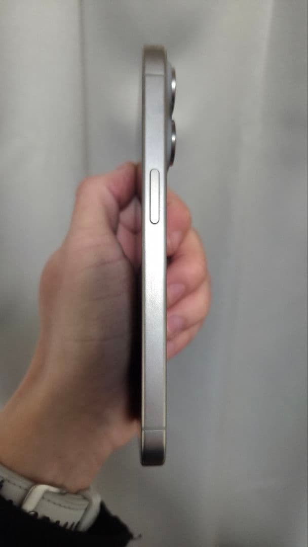 iPhone15Pro 256GB ナチュラルチタニウム SIMフリーケース付き