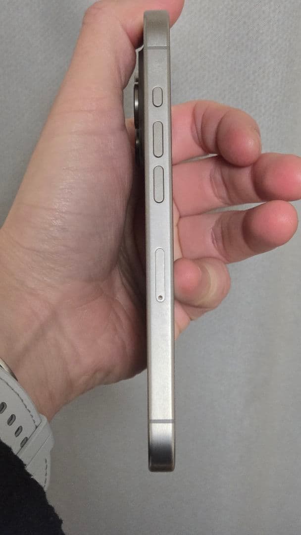 iPhone15Pro 256GB ナチュラルチタニウム SIMフリーケース付き