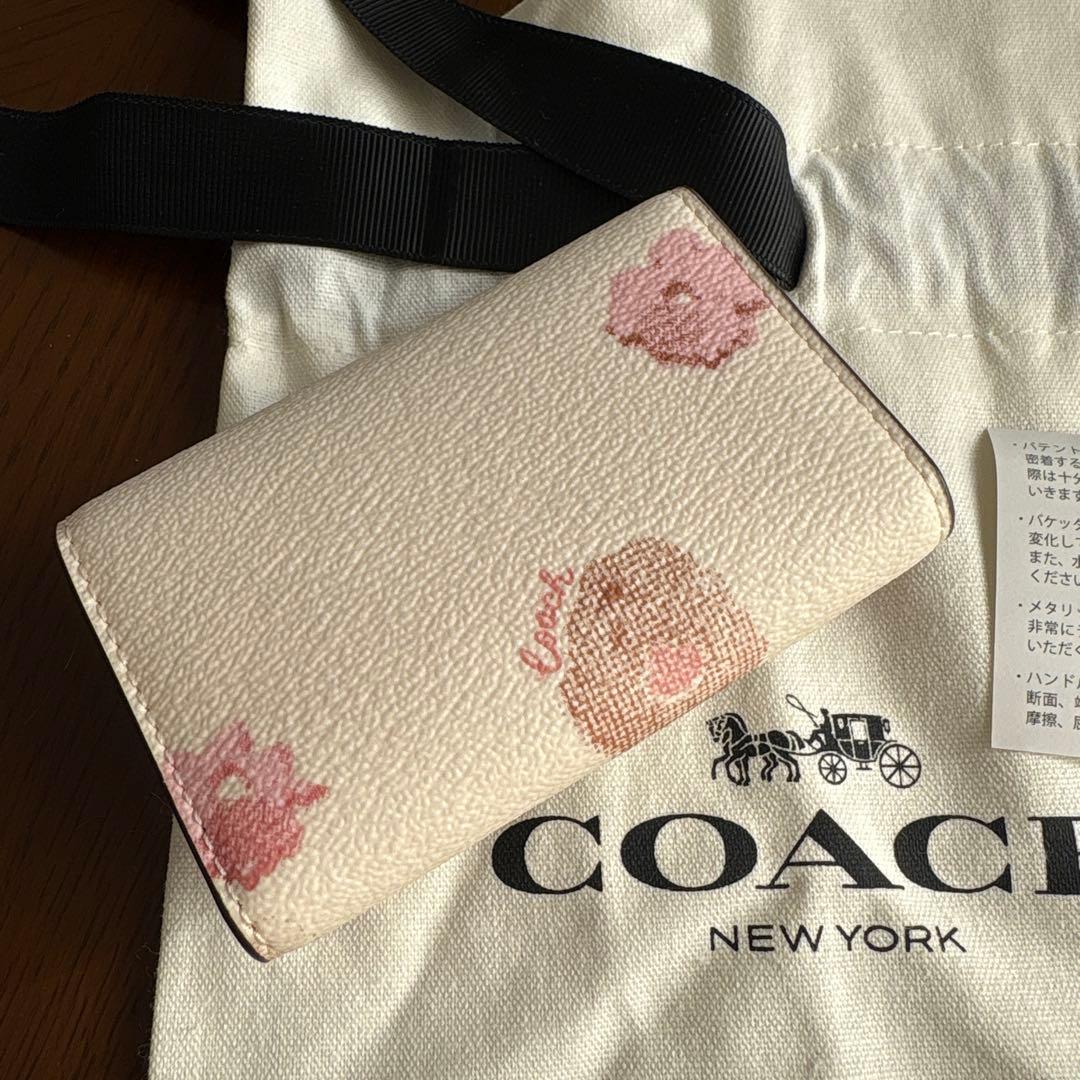 COACH フラワープリント レザーキーケース