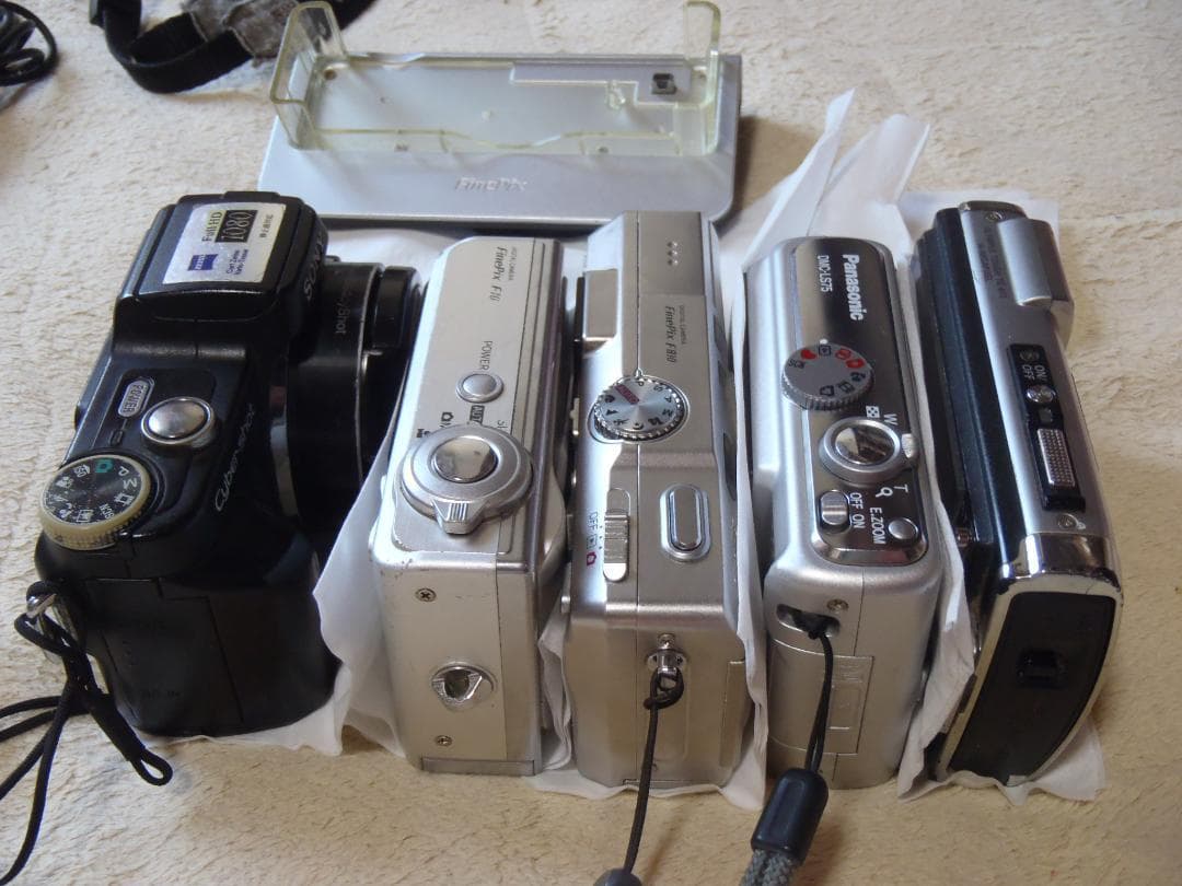 ❤️激レア❤️F810❤️富士フィルム★１台だけ出品。他は付属しません（売切れ）