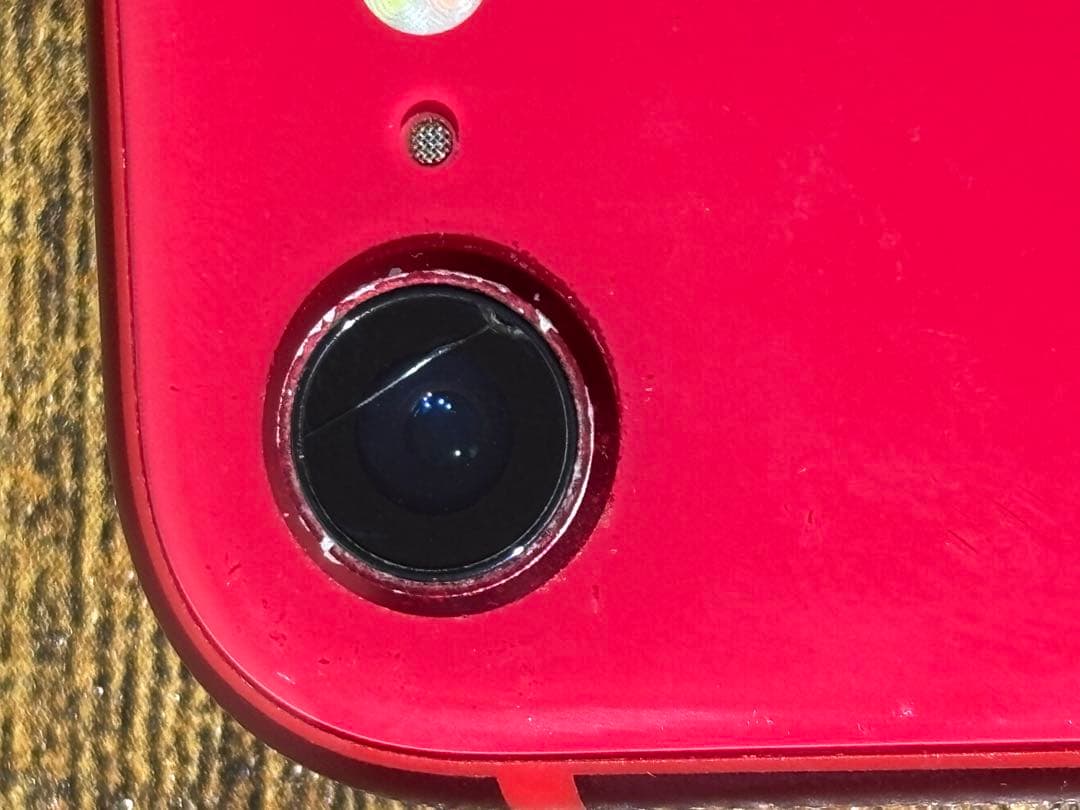 【ジャンク】iPhone SE (第2世代) 赤色 画面&カメラひび割れ