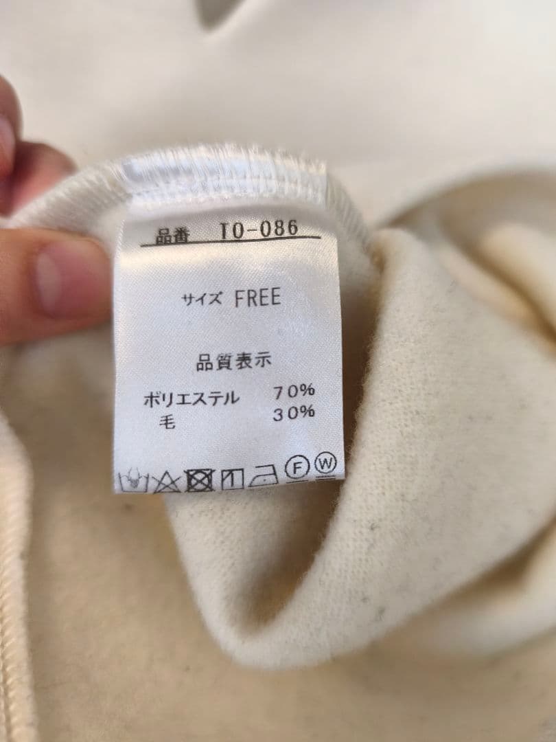 OUR アワーホーム　洗えるウール混素材のキーネックプルオーバー