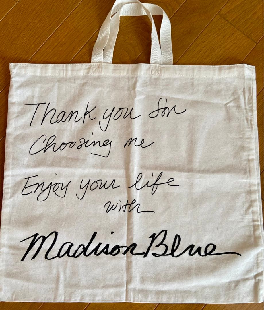 ショッパー布付！ MADISONBLUE ネイビーB刺繍キャップ