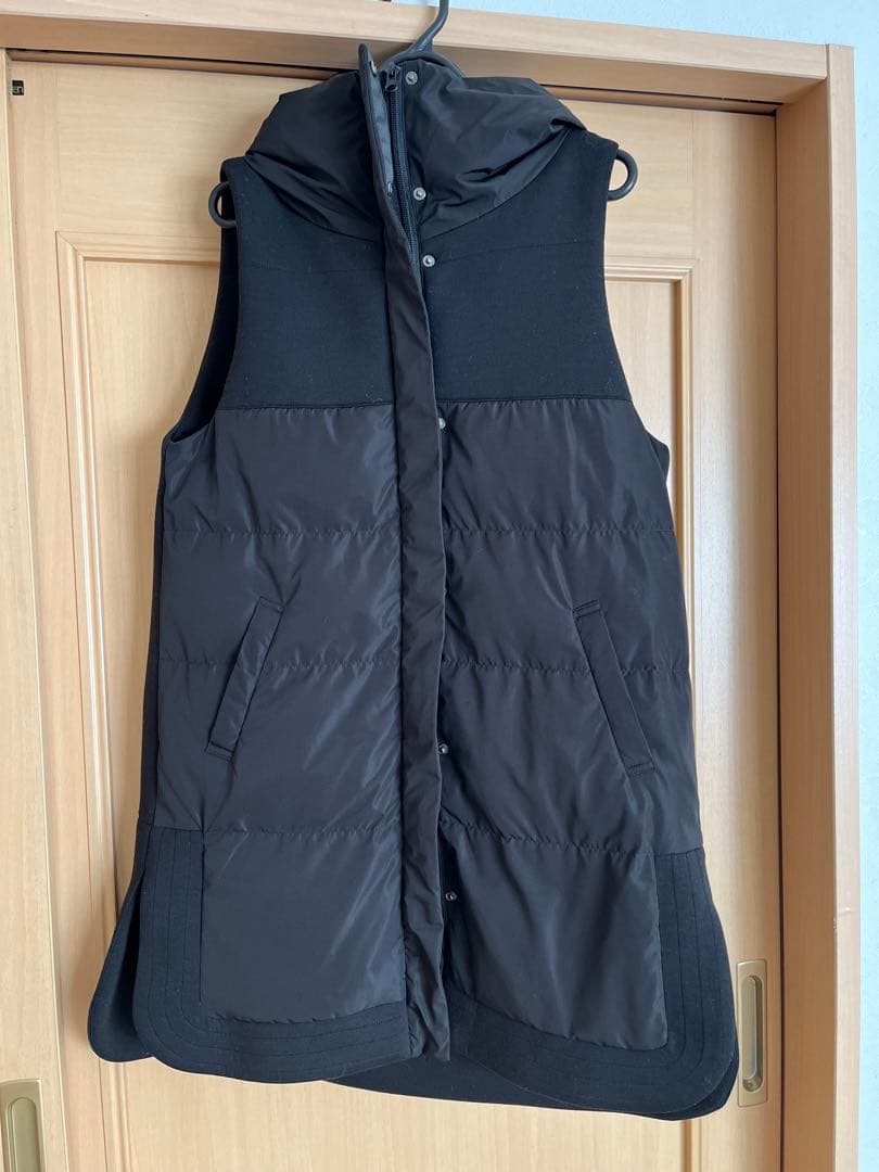 パシオーネ　フード付きロングダウンベスト ブラック