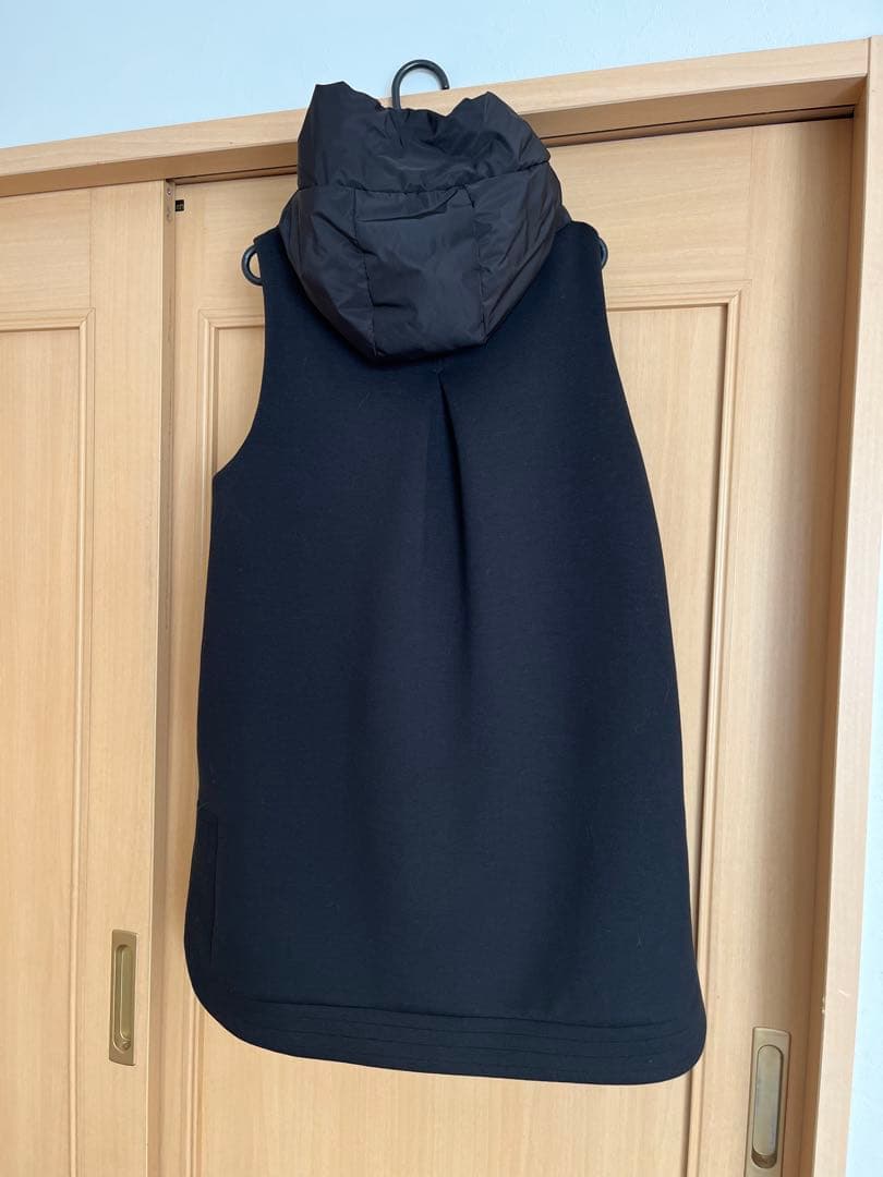 パシオーネ　フード付きロングダウンベスト ブラック