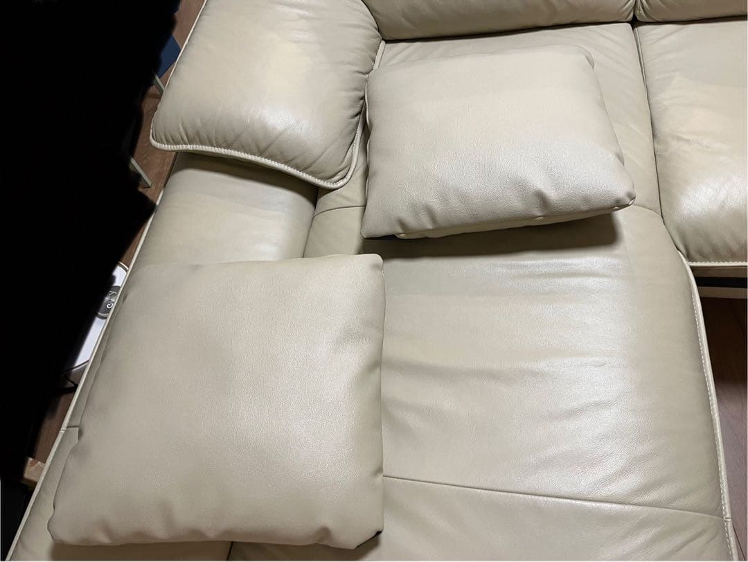 ②／２　ニトリ　ロゾ4 富山県　L字ソファ　本革　クッション　ヘッドレスト