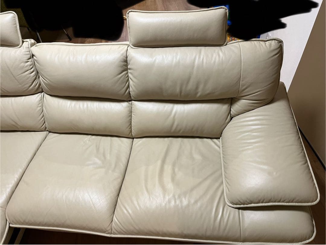 ②／２　ニトリ　ロゾ4 富山県　L字ソファ　本革　クッション　ヘッドレスト