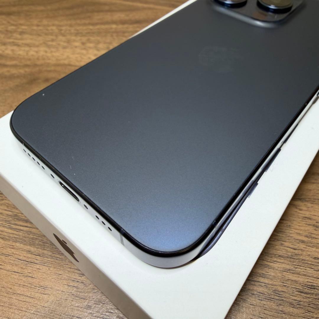 Apple iPhone 15Pro 256GB ケース付き