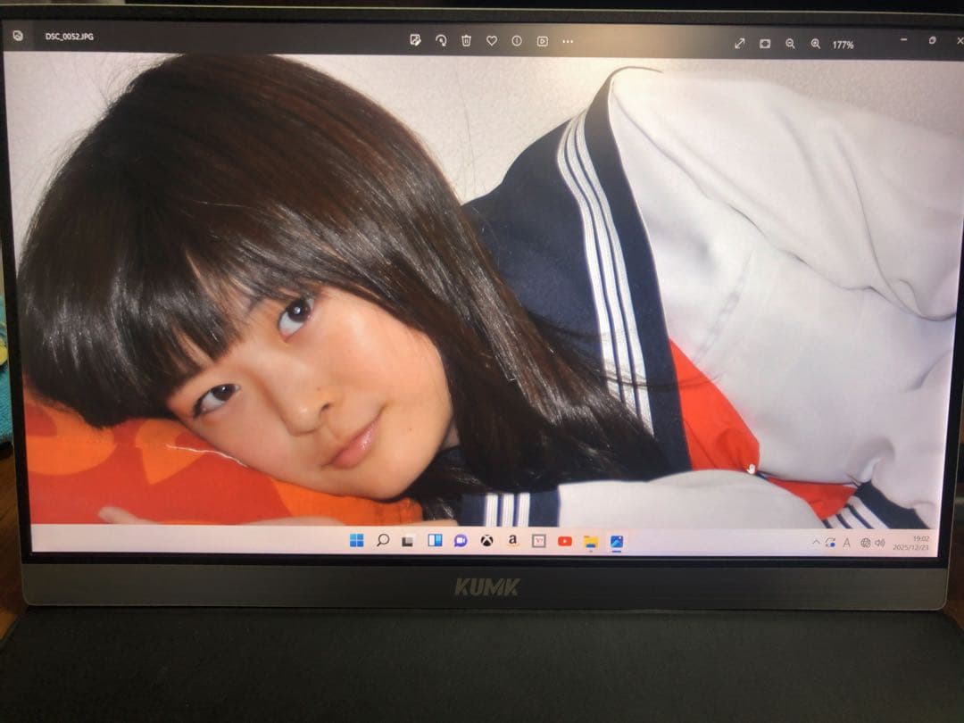 高画質　KUMK モバイルモニター 4k UHD 15.6インチ