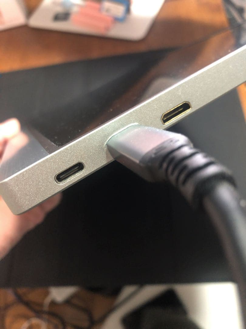 高画質　KUMK モバイルモニター 4k UHD 15.6インチ