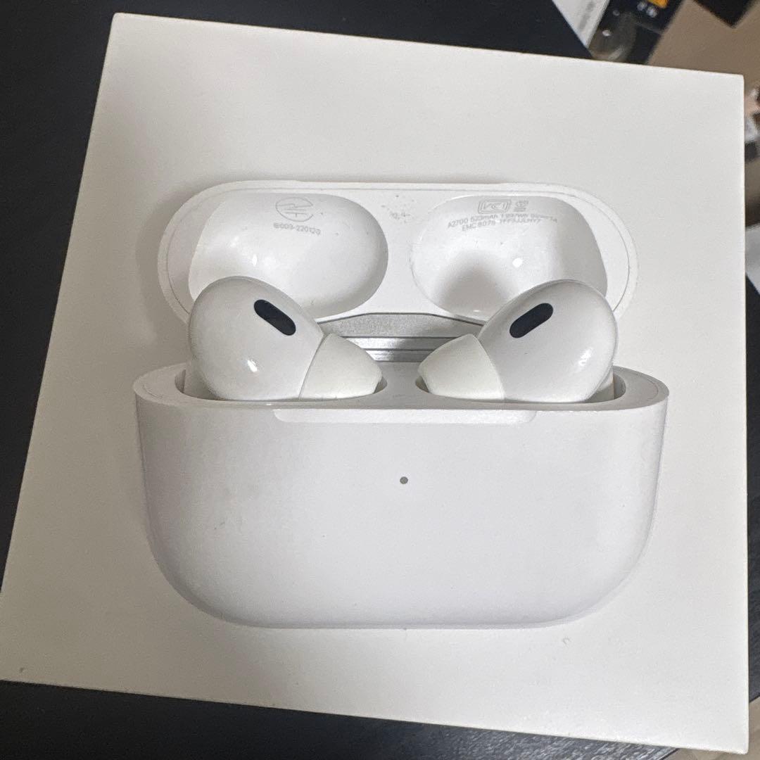 と*り様 AirPods Pro (第2世代) 本体　箱・イヤーピース付き