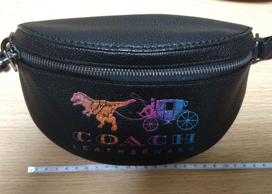 COACH恐竜柄革ウエストポーチ