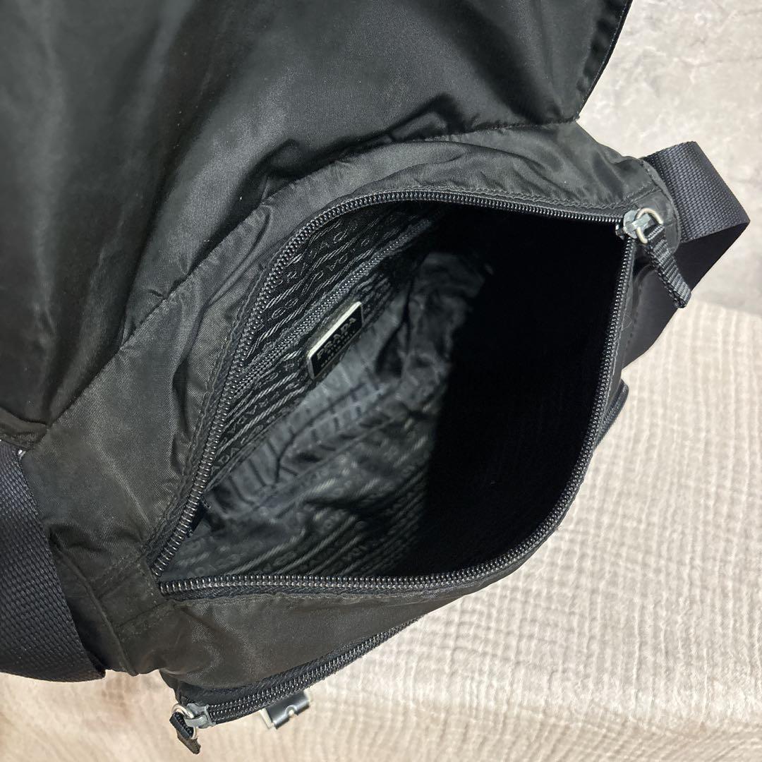 プラダ 三角ロゴ メッセンジャーバッグ ナイロン ブラック ギャランティ