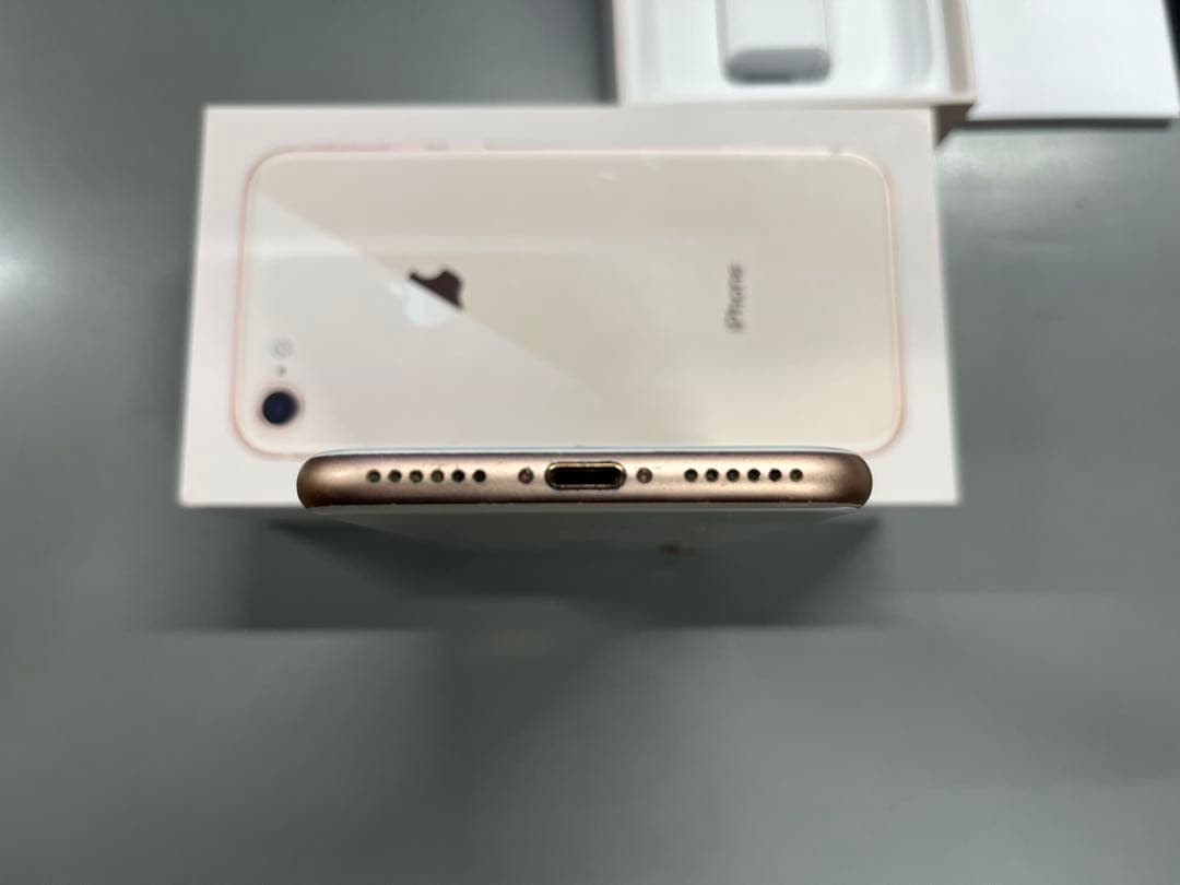 iPhone8 64GB 本体 充電不良あり 画面美品 ジャンク扱い