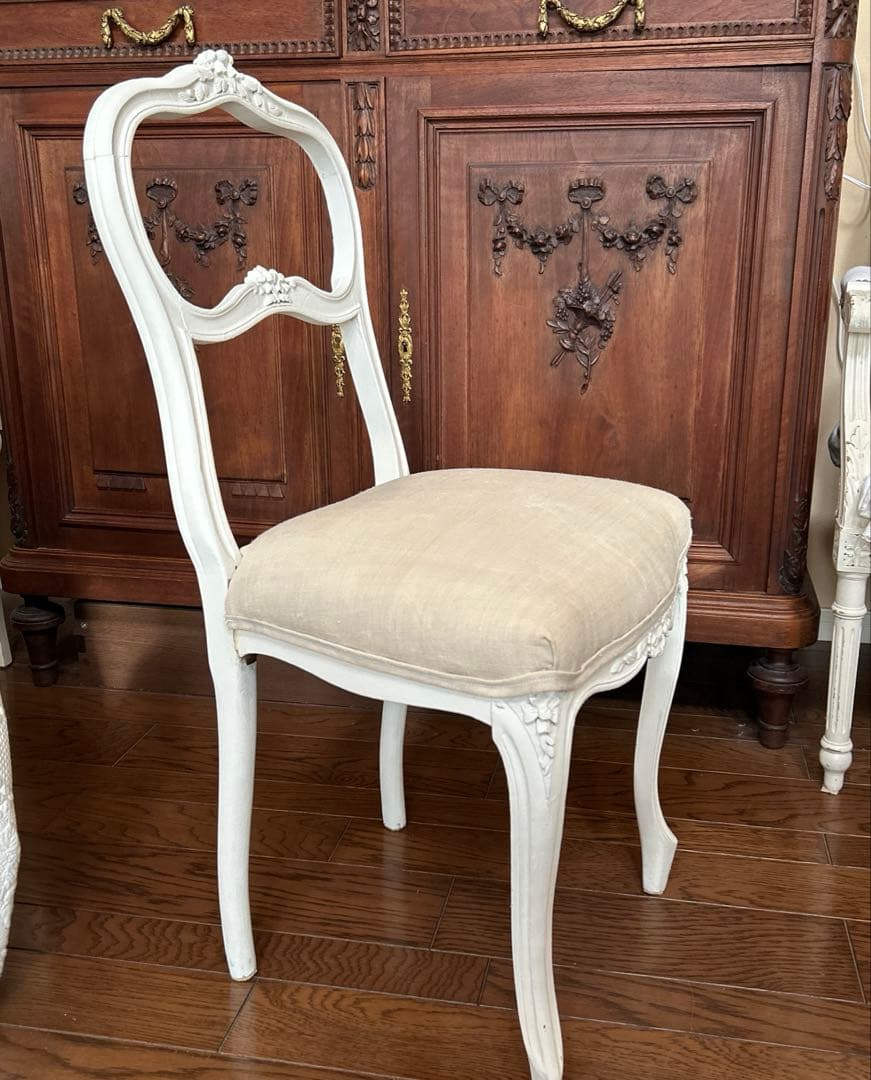 希少　フランスアンティークホワイトチェア　ロカイユ装飾