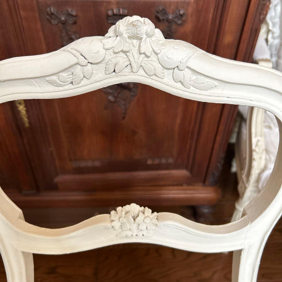 希少　フランスアンティークホワイトチェア　ロカイユ装飾