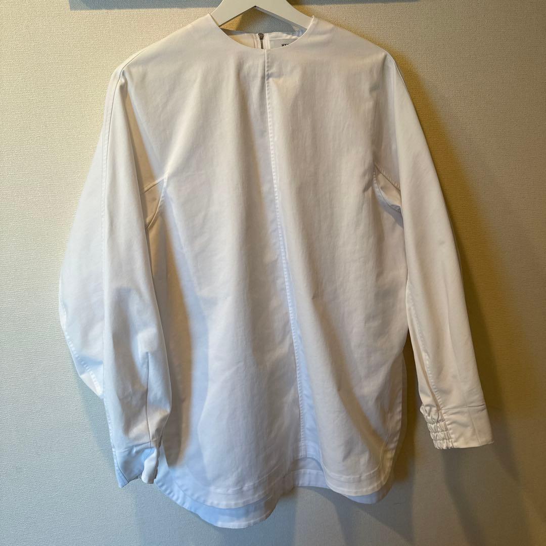 HYKE クルーネックホワイト コットン 長袖シャツ