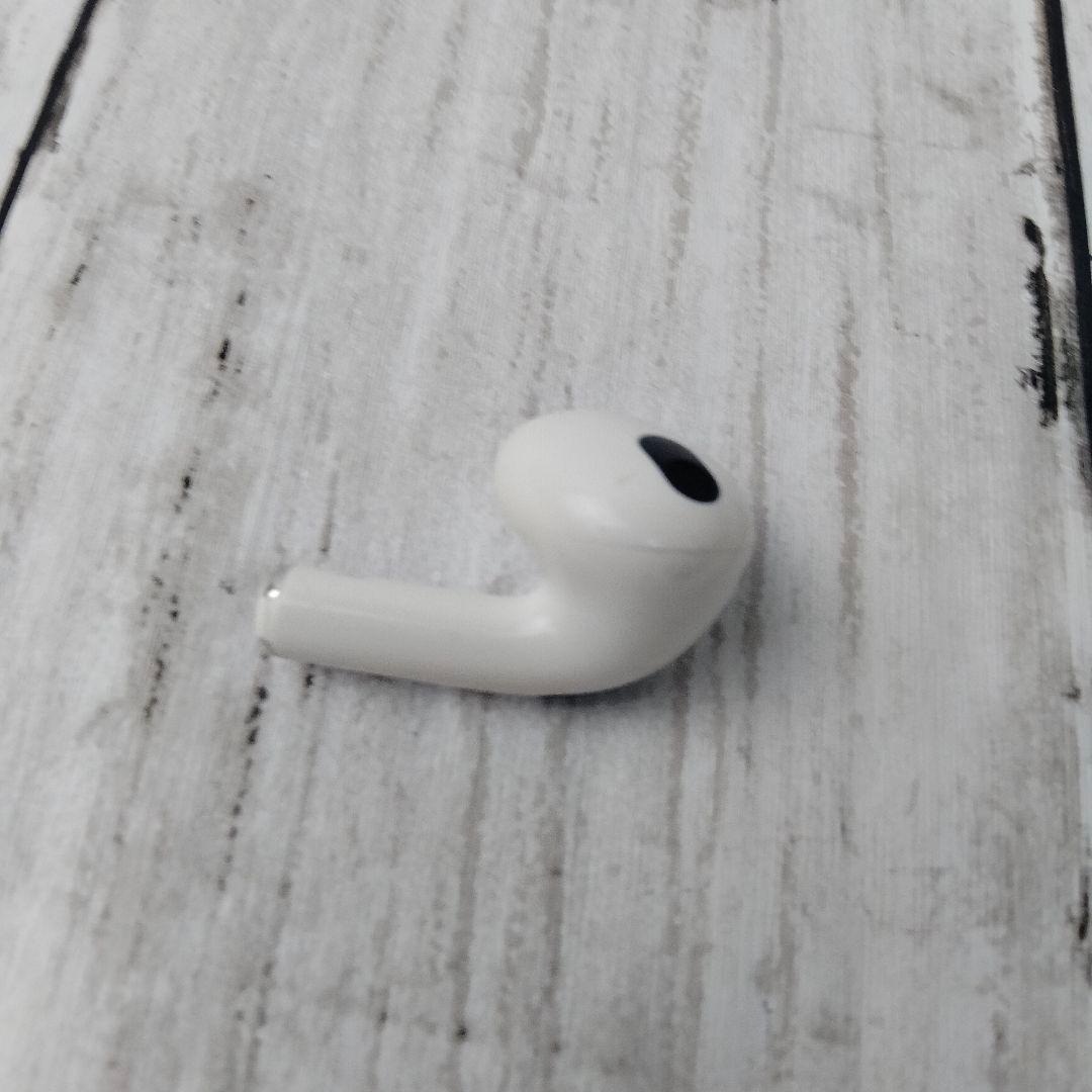 AirPods本体 ケース付　ワイヤレスイヤフォン ホワイト　第3世代
