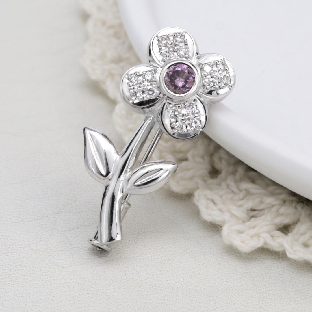 ピンクダイヤとダイヤの4枚花びらモダンなブローチ　Pt900