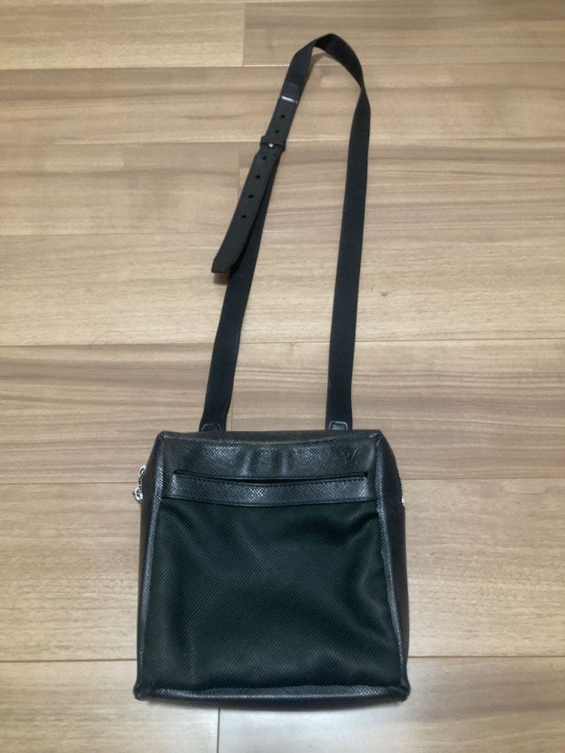 LOUIS VUITTONショルダーバッグ