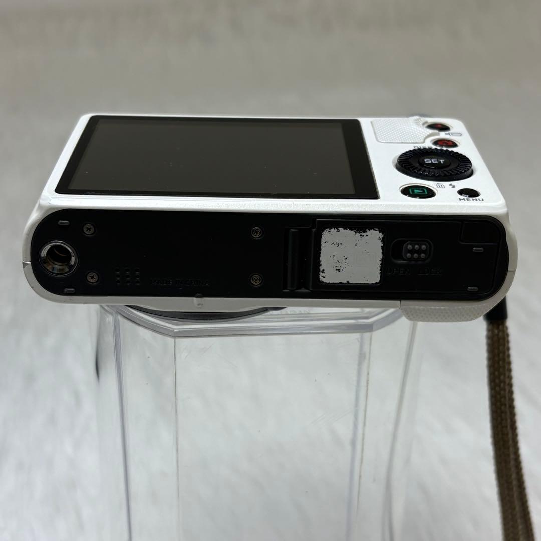 CASIO カメラ　EX-ZR850 ホワイト コンデジ　ジャンク