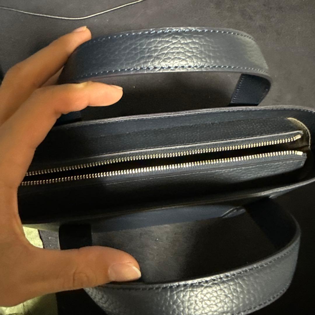 ペッレモルビダ ネイビー レザートートバッグ